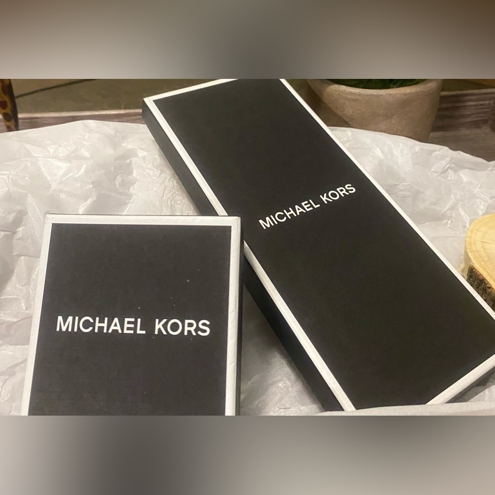 Michael Kors AirPod Pro and Logo Embossed Case for Apple AirTag (2-pack)